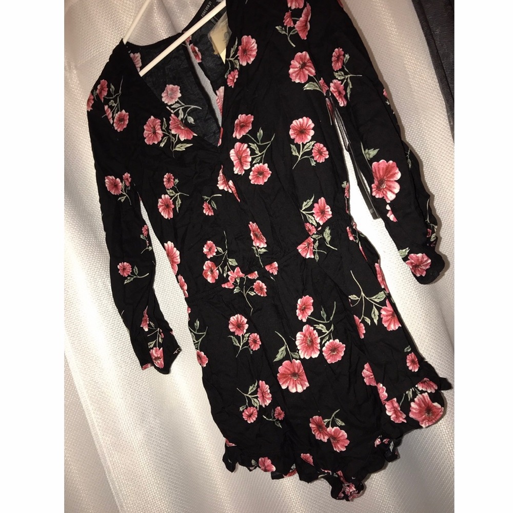 Floral Romper size Small, Cute Long Sleeve Romper